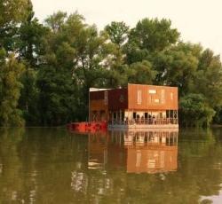 ArkaBarka Floating Belgrade Hostel