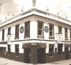Corkman Irish Pub & Hostel