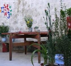 Lhasa Mu Ye Lu She Inn