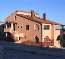 Colosseum Apartments