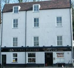 Hostel Alma & Cafe Express