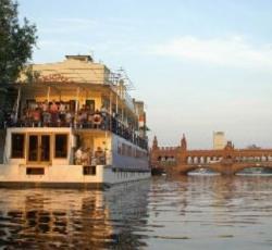 Eastern Comfort Hostelboat