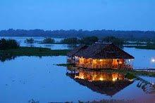 Camiri Floating Hostel And Lounge Bar