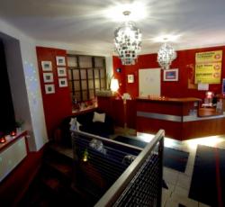 Greg Tom Hostel Junior