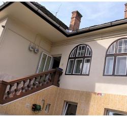 Sibiu Travelers Hostel / Villa Teilor