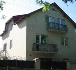 Behind the Castle Guesthouse